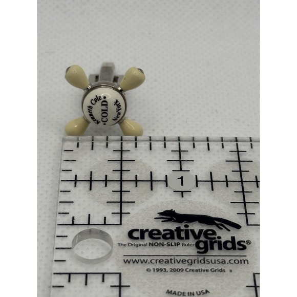 Kenneth Cole Hot & Cold Faucet White and Black Enameled Cufflinks Business Wear - Picture 8 of 9